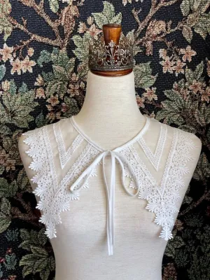 Historically Inspired Baroque Era White Lace Dagger Collar