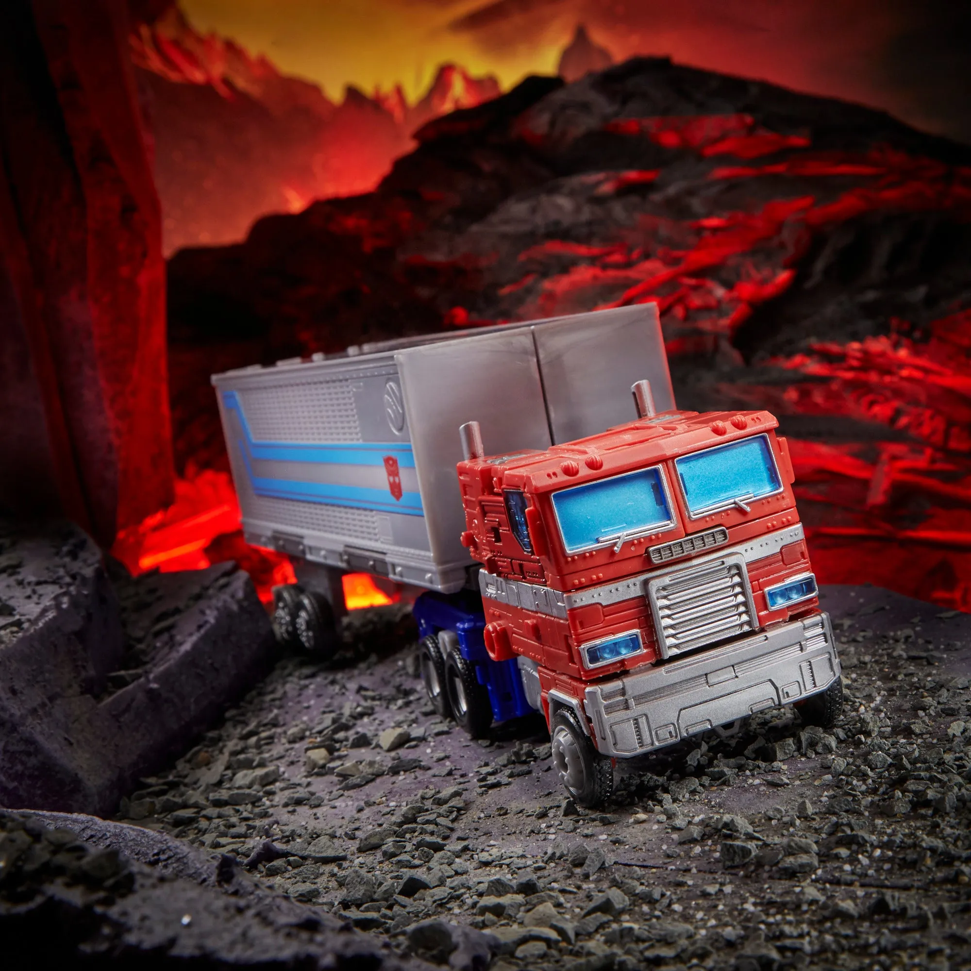 Transformers Generations War for Cybertron: Kingdom Leader WFC-K11 Optimus Prime)