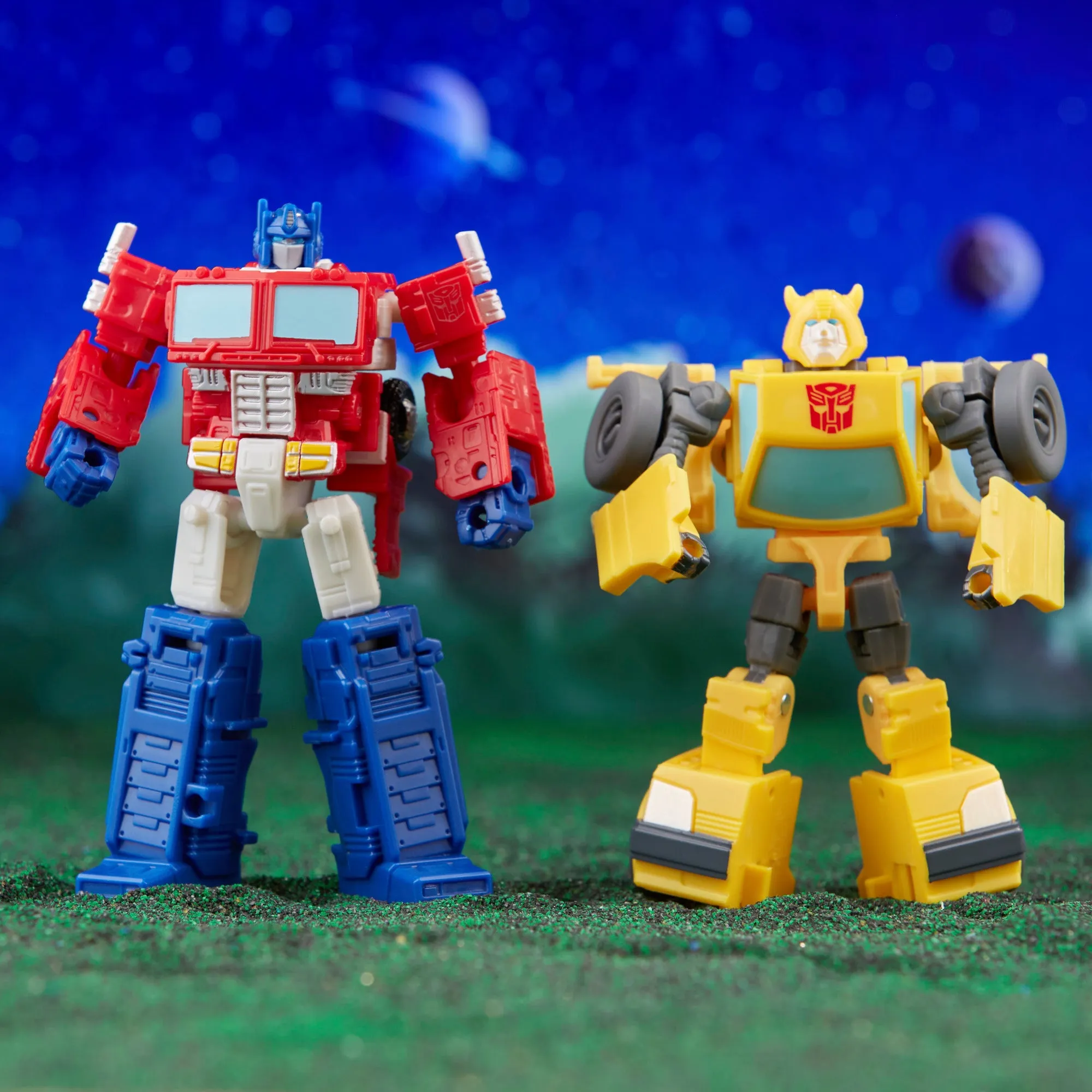 Transformers Legacy Evolution Core Class Optimus Prime & Bumblebee