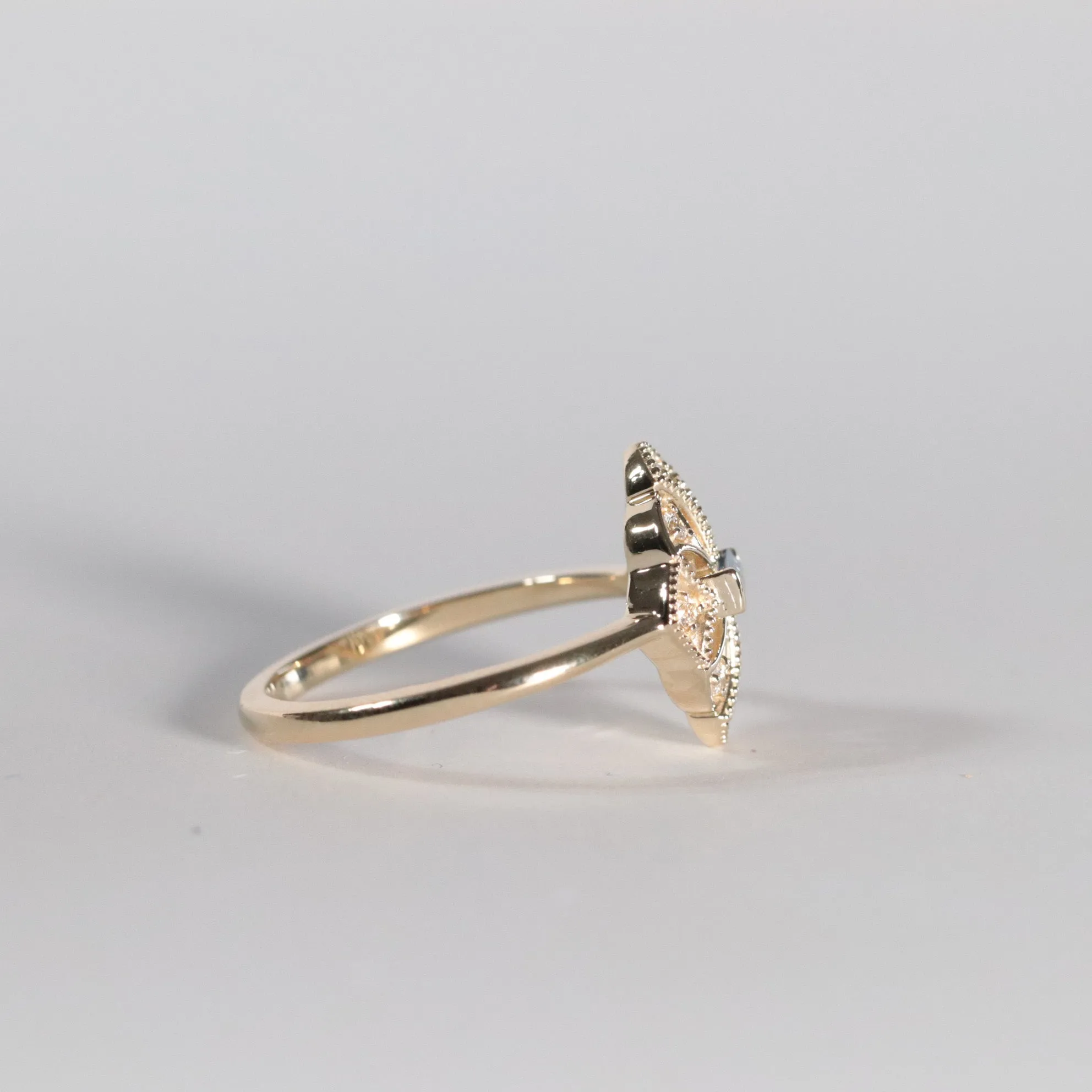 Vintage Style Yogo Sapphire Ring